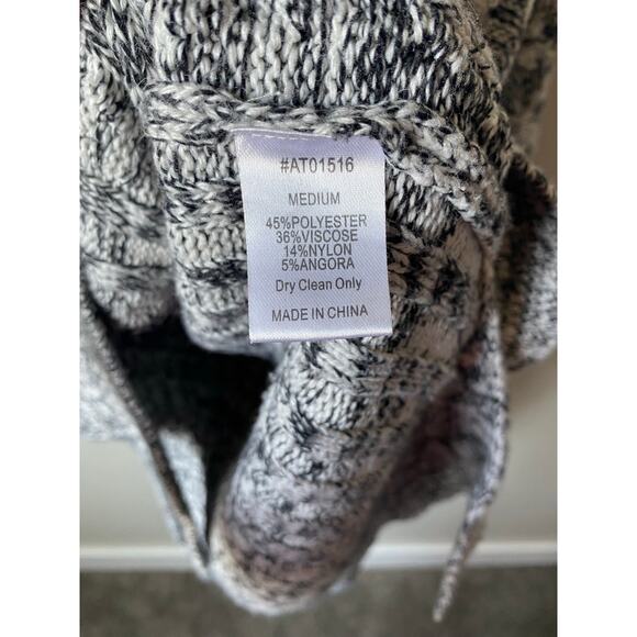 Lumiere Long Gray Chunky Asymmetrical Turtleneck Pullover Sweater- Size Medium - Picture 5 of 9